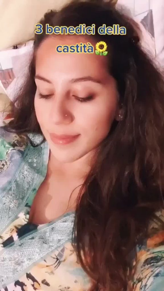 Castità,Avec pour de vrai, avant chaque rituel, vous devez vous abstenir de tout pendant 10 jours 
 sur Tiktok