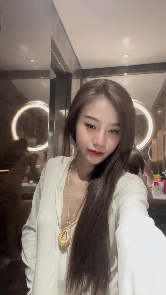 Tiktok (自己愛): Aimez-vous beaucoup et ne soyez quelqu’un qui ne vaut personne pour personne.