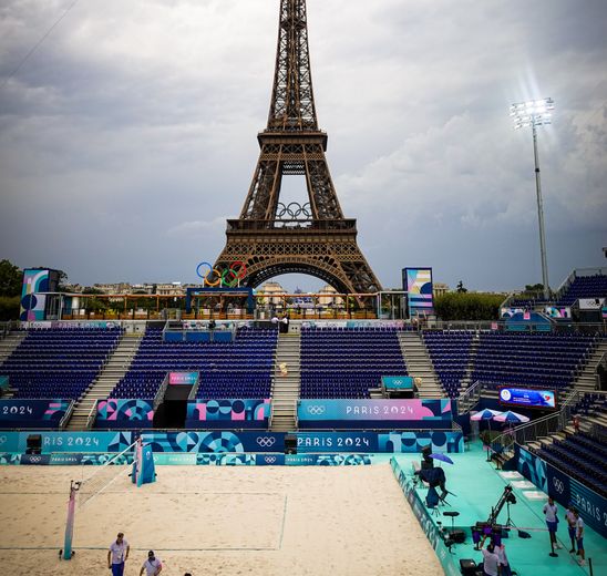 Le terrain de beach volley devant la Tour Eiffel pendant les JO l’été dernier.