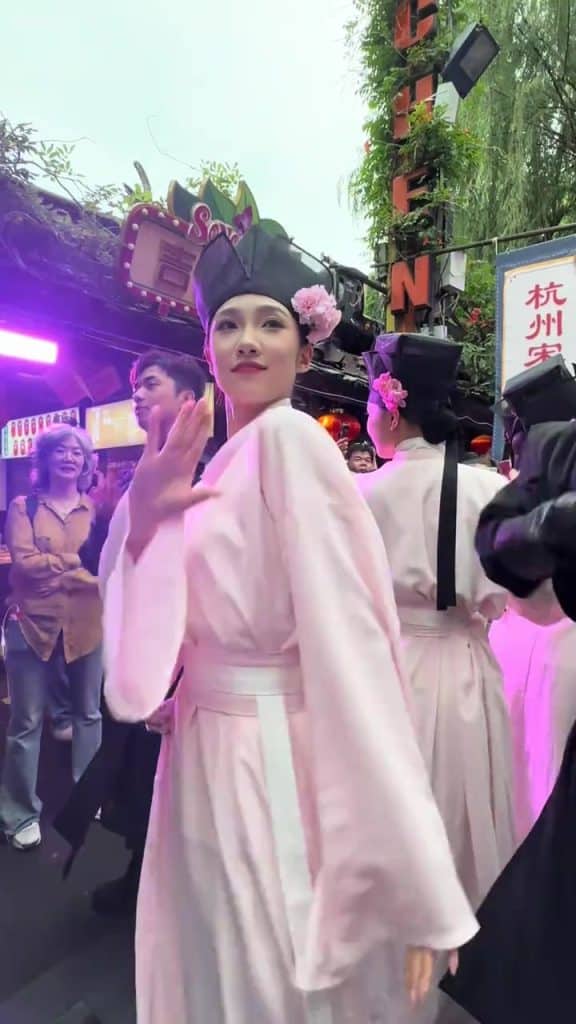 贞洁; Le dieu de la danse est descendu sur terre
