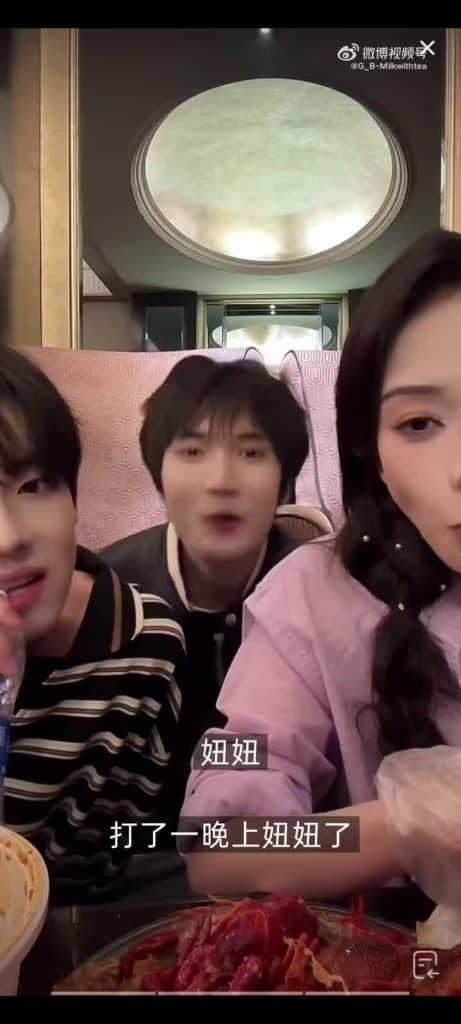 贞洁; C’est un couple nimbrung dans les gens en direct