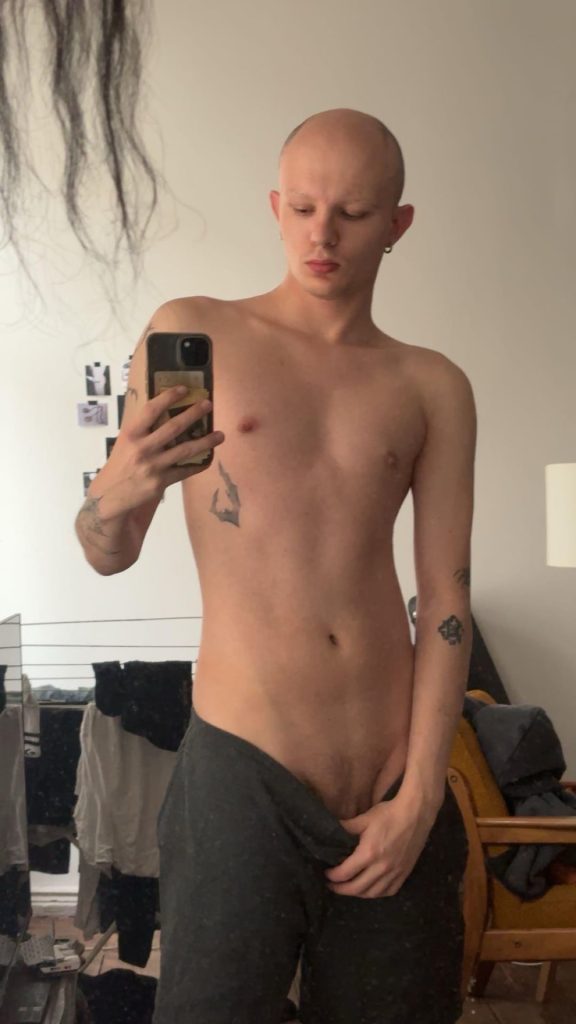 *,Sous-minet de 23 ans à la recherche de dominateurs musclés et de frères en forme

 sur Reddit