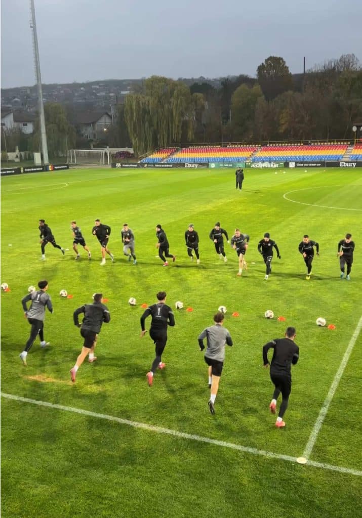 Tiktok (sports training): 𝗙𝗨𝗡𝗡𝗬 𝗚𝗔𝗠𝗘 𝗣𝗢𝗩 : Au premier coup de sifflet, les joueurs effectuent un exercice d’agilité