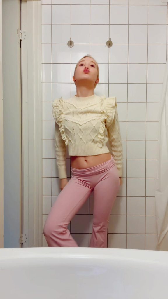 自己愛; J’ai atteint le point dans l’amour-propre où je m’aime même quand ma peau se brise