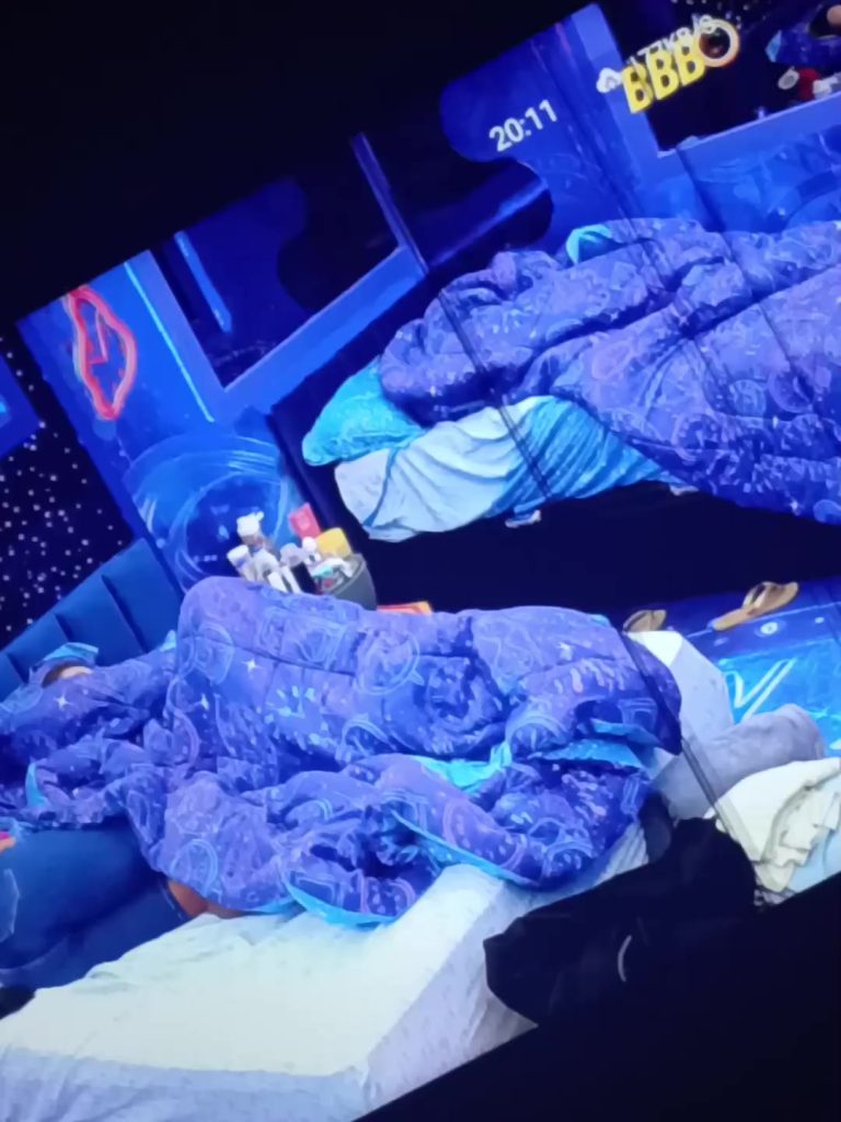 bater uma,le chay de bbb frappe un siri mdr je ris trop, la caméra est restée là
 sur Tiktok