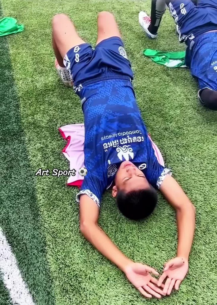 football; Beau garçon sportif
