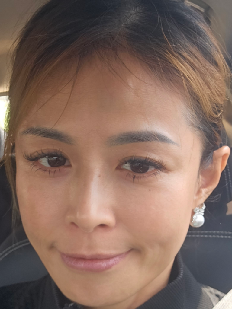 自己愛,J’ai essuyé trop proprement la vitre de la salle de sport et je me suis cogné contre la porte vitrée. En conséquence, ma tête était enflée comme un œuf au plat. Heureusement, mon nez était original, sinon mon nez aurait été tordu.
sur Tiktok
