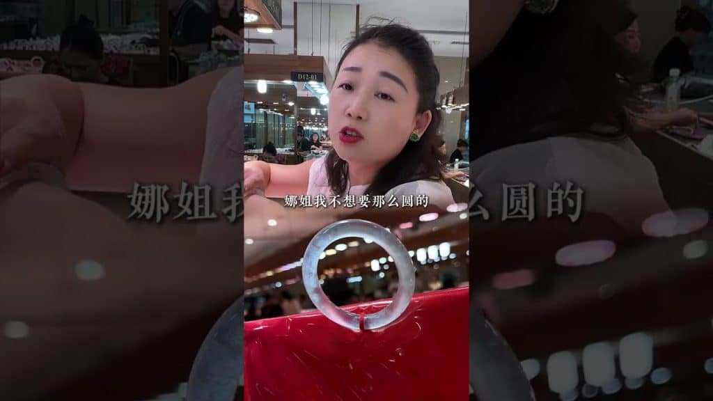 純潔; 中七预算找至纯至净白月光，纯洁爱情的象征满足姐妹们对白月光的所有幻想！#翡翠 #翡翠手鐲 #珠宝首饰 #白月光翡翠手镯